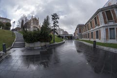 Церковь nimo ³ Сан Jerà увиденного от музея Prado Мадрид, Марк стоковая фотография rf Церковь nimo ³ Сан Jerà увиденного от музея Prado Мадрид, Марк стоковая фотография rf