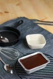 Часть домодельного вкусного yummy темного торта fudge шоколада какао, f стоковые изображения Часть домодельного вкусного yummy темного торта fudge шоколада какао, f стоковые изображения