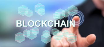 Человек касаясь концепции blockchain стоковое изображение Человек касаясь концепции blockchain стоковое изображение