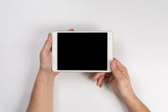 Человек работая с планшетом, взглядом сверху стоковые изображения rf Человек работая с планшетом, взглядом сверху стоковые изображения rf