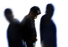Человек с расстройством личности, проблемами головной боли, расстройством рассудка стоковые изображения rf Человек с расстройством личности, проблемами головной боли, расстройством рассудка стоковые изображения rf