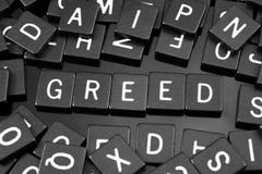 Черная буква кроет говорить черепицей слово & x22 по буквам; greed& x22; стоковые изображения Черная буква кроет говорить черепицей слово & x22 по буквам; greed& x22; стоковые изображения