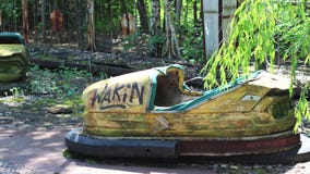 Чернобыль Pripyat ягнится электрический автомобиль бампера в парке атракционов Чернобыль Pripyat ягнится электрический автомобиль бампера в парке атракционов