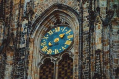 Чех, Прага, часы украшения собора Vitus Святого Я стоковое изображение Чех, Прага, часы украшения собора Vitus Святого Я стоковое изображение
