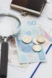 Чистый пробел страхования, польский злотый, лупа и бумажник стоковое фото rf Чистый пробел страхования, польский злотый, лупа и бумажник стоковое фото rf