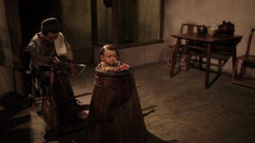 Шанхай - 6-ое сентября: Магазин фитотерапии традиционного китайского, диаграмма воска, искусство культуры Китая, 6-ое сентября 20 акции видеоматериалы Шанхай - 6-ое сентября: Магазин фитотерапии традиционного китайского, диаграмма воска, искусство культуры Китая, 6-ое сентября 20 акции видеоматериалы