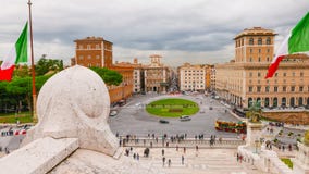 Широкоформатный взгляд над венецианским квадратом в Риме - аркаде Venezia Стоковое Изображение RF Широкоформатный взгляд над венецианским квадратом в Риме - аркаде Venezia Стоковое Изображение RF