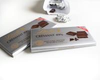 Шоколадный батончик Lindt Crémant 49%, высокий профессионализм, какао 85% стоковое фото rf Шоколадный батончик Lindt Crémant 49%, высокий профессионализм, какао 85% стоковое фото rf