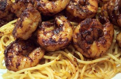 шримс соуса макаронных изделия chili стоковые изображения rf шримс соуса макаронных изделия chili стоковые изображения rf