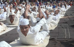 4-ый международный день йоги отпразднованный в Бхопале стоковые фотографии rf 4-ый международный день йоги отпразднованный в Бхопале стоковые фотографии rf