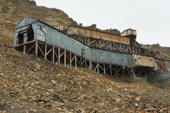 Экстерьер покинутых ледовитых зданий угольной шахты в Longyearbyen, Норвегии Стоковые Фото Экстерьер покинутых ледовитых зданий угольной шахты в Longyearbyen, Норвегии Стоковые Фото