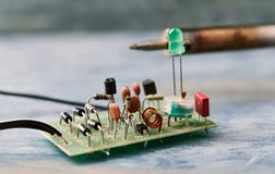 Электронный блок на плате с печатным монтажом стоковое изображение rf Электронный блок на плате с печатным монтажом стоковое изображение rf