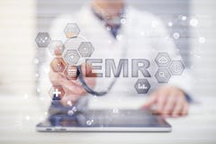 Электронный медицинский отчет ОНА, EMR Концепция медицины и здравоохранения Врач работая с современным ПК Стоковое фото RF Электронный медицинский отчет ОНА, EMR Концепция медицины и здравоохранения Врач работая с современным ПК Стоковое фото RF