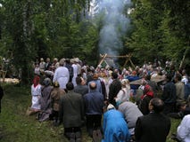 Языческая молитва Mari в священной роще 12-ого июля 2005 в Shorunzha, России Стоковые Фото Языческая молитва Mari в священной роще 12-ого июля 2005 в Shorunzha, России Стоковые Фото