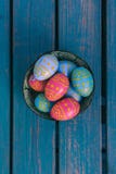 Яйца choclate пасхи, голубой стенд, предпосылка пасхи стоковые фото Яйца choclate пасхи, голубой стенд, предпосылка пасхи стоковые фото