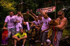 ‚Bergaf gekomen die de Gebeurtenismededingers aan van Popsica ‚Longboard, door MozgaBez worden ontvangen stock foto ‚Bergaf gekomen die de Gebeurtenismededingers aan van Popsica ‚Longboard, door MozgaBez worden ontvangen stock foto