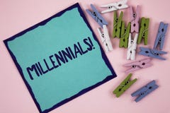 写Millennials诱导电话的手写文本 概念从20世纪80年代Y负担的意思一代到在稠粘没有写的2000s 免版税图库摄影 写Millennials诱导电话的手写文本 概念从20世纪80年代Y负担的意思一代到在稠粘没有写的2000s 免版税图库摄影