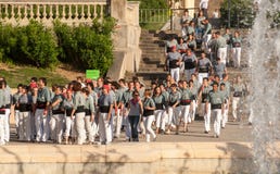 巴塞罗那castellers de 卡斯特尔-是在节日传统上建造的一个人的塔 免版税图库摄影 巴塞罗那castellers de 卡斯特尔-是在节日传统上建造的一个人的塔 免版税图库摄影