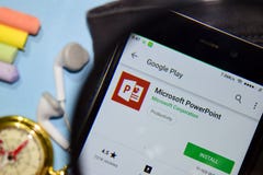 微软PowerPoint有扩大化的dev应用程序在智能手机屏幕上 免版税库存照片 微软PowerPoint有扩大化的dev应用程序在智能手机屏幕上 免版税库存照片