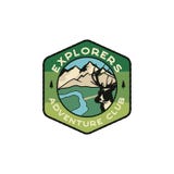 探险家商标象征 葡萄酒手拉的旅行徽章 以与鹿和河场面的山谷为特色 冒险家 库存例证 探险家商标象征 葡萄酒手拉的旅行徽章 以与鹿和河场面的山谷为特色 冒险家 库存例证