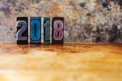 2018新年好明信片 五颜六色的活版数字标志寒假 创造性的减速火箭的样式设计xmas 库存图片 2018新年好明信片 五颜六色的活版数字标志寒假 创造性的减速火箭的样式设计xmas 库存图片