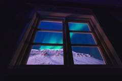 极性北极北极光极光snowscooter borealis天空星在挪威斯瓦尔巴特群岛在朗伊尔城月亮山 免版税库存图片 极性北极北极光极光snowscooter borealis天空星在挪威斯瓦尔巴特群岛在朗伊尔城月亮山 免版税库存图片