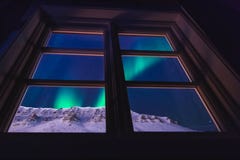 极性北极北极光极光snowscooter borealis天空星在挪威斯瓦尔巴特群岛在朗伊尔城月亮山 免版税库存照片 极性北极北极光极光snowscooter borealis天空星在挪威斯瓦尔巴特群岛在朗伊尔城月亮山 免版税库存照片
