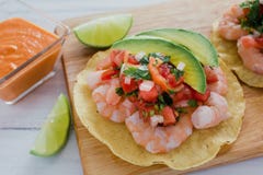 炸玉米粉圆饼de camaron Mexicanas,虾炸玉米粉圆饼,墨西哥食物在墨西哥,海鲜 免版税库存照片 炸玉米粉圆饼de camaron Mexicanas,虾炸玉米粉圆饼,墨西哥食物在墨西哥,海鲜 免版税库存照片