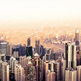 现代都市地平线 全球性通信和网络 Blockchain概念 高速数据和互联网连接 免版税库存图片 现代都市地平线 全球性通信和网络 Blockchain概念 高速数据和互联网连接 免版税库存图片