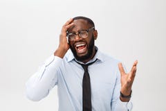 画象绝望懊恼黑男性尖叫在撕毁他的头发的愤怒和愤怒,当感到愤怒和疯狂时 库存图片 画象绝望懊恼黑男性尖叫在撕毁他的头发的愤怒和愤怒,当感到愤怒和疯狂时 库存图片