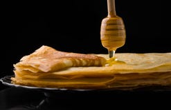 薄煎饼 薄煎饼变薄 俄国bliny maslenitsa,俄式薄煎饼,早餐,绉纱,蜂蜜,酥皮点心,堆,薄煎饼,俄语,背景, c 免版税库存照片 薄煎饼 薄煎饼变薄 俄国bliny maslenitsa,俄式薄煎饼,早餐,绉纱,蜂蜜,酥皮点心,堆,薄煎饼,俄语,背景, c 免版税库存照片