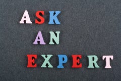 要求在从五颜六色的abc字母表块木信件组成的黑委员会背景的一个专家的词,复制广告的空间 库存照片 要求在从五颜六色的abc字母表块木信件组成的黑委员会背景的一个专家的词,复制广告的空间 库存照片