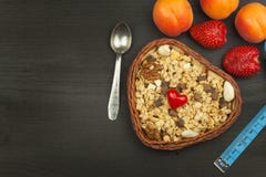 运动员的健康膳食补充剂 早餐Muesli和果子的Cheerios 减重的饮食 吃的Muesli 库存照片 运动员的健康膳食补充剂 早餐Muesli和果子的Cheerios 减重的饮食 吃的Muesli 库存照片