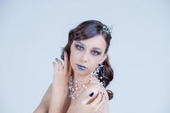 铈女王/王后 假日构成 美丽的妇女` s面孔 冬天圣诞节嘴唇 免版税图库摄影 铈女王/王后 假日构成 美丽的妇女` s面孔 冬天圣诞节嘴唇 免版税图库摄影