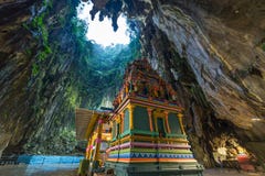 黑风洞吉隆坡马来西亚,用寺庙和印度寺庙装饰的风景内部石灰石洞穴,旅行目的地 库存图片 黑风洞吉隆坡马来西亚,用寺庙和印度寺庙装饰的风景内部石灰石洞穴,旅行目的地 库存图片