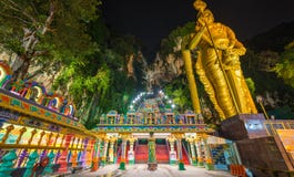 黑风洞吉隆坡马来西亚,用寺庙和印度寺庙装饰的风景内部石灰石洞穴,旅行目的地 库存图片 黑风洞吉隆坡马来西亚,用寺庙和印度寺庙装饰的风景内部石灰石洞穴,旅行目的地 库存图片