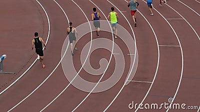 台北大安公园4千名跑运动员男子慢跑 健康生活方式影视素材 视频包括有成人 公园 马拉松 遗弃情人的
