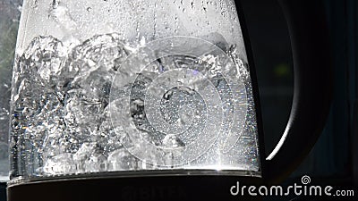 老透明水壶的沸水泡影视素材 视频包括有老透明水壶的沸水泡 老透明水壶的沸水泡影视素材 视频包括有老透明水壶的沸水泡