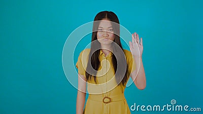 停止 正在示弱的愤怒者 时髦的千禧一代长发4千股票视频 视频包括有不赞成 卷曲 控制 配置文件