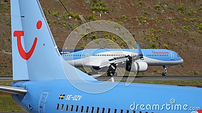 马德拉丰沙尔机场lpma 4k汤森航空的波音757 Gcpeu 股票视频 视频包括有4k汤森航空的波音757 Gcpeu