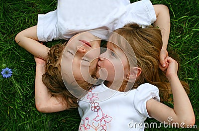 2 children in the grass Stock Photo