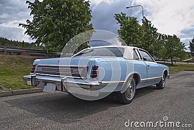 77 mod. Ford LTD Landau for Sale Stock Photo