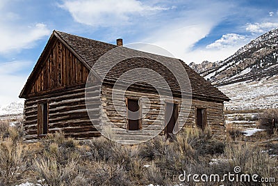 Abandoned old homestead log cabin Stock Photo