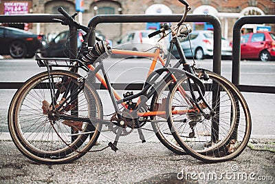 Abandoned old rusty bicycles on city streets Stock Photo