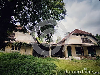 Abandoned residence. It was occupied by officials of Colomadu sugar factory during the reign of Amangkurat IV. Stock Photo