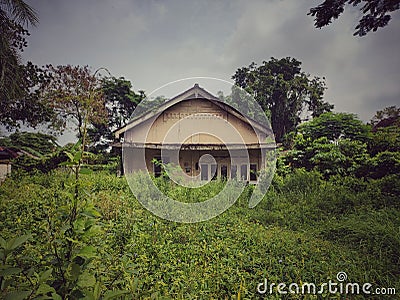 Abandoned residence. It was occupied by officials of Colomadu sugar factory during the reign of Amangkurat IV. Stock Photo