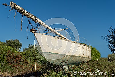 Abandoned sailboat in a field Stock Photo