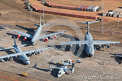 Darwin, Australia - August 4, 2018: Aerial view of military aircraft lining the tarmac at Darwin Royal Australian Airforce Base du Editorial Stock Photo