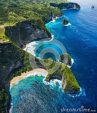 Aerial view at the sea and rocks. Blue water background from top view. Summer seascape from air. Kelingking beach, Nusa Penida, Ba Stock Photo