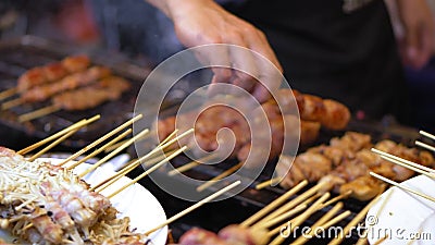 Alimento da rua em Ásia pratos tradicionais da culinária da rua mercados do alimento da noite vídeos de arquivo Alimento da rua em Ásia pratos tradicionais da culinária da rua mercados do alimento da noite vídeos de arquivo